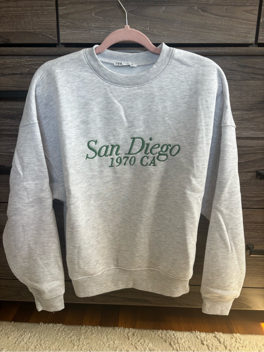 Zara Light Gray Crewneck Sweatshirt with Green “San Diego 1970 CA” Embroidery